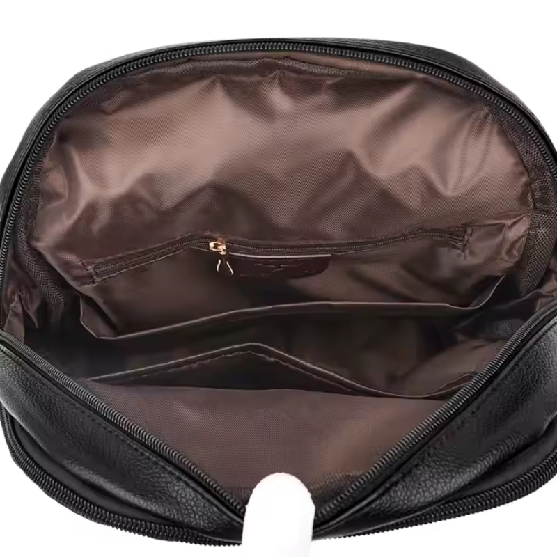 Mochila Feminina de Couro com Fivela - Sophie