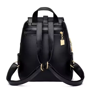 Mochila Feminina de Couro com Fivela - Sophie